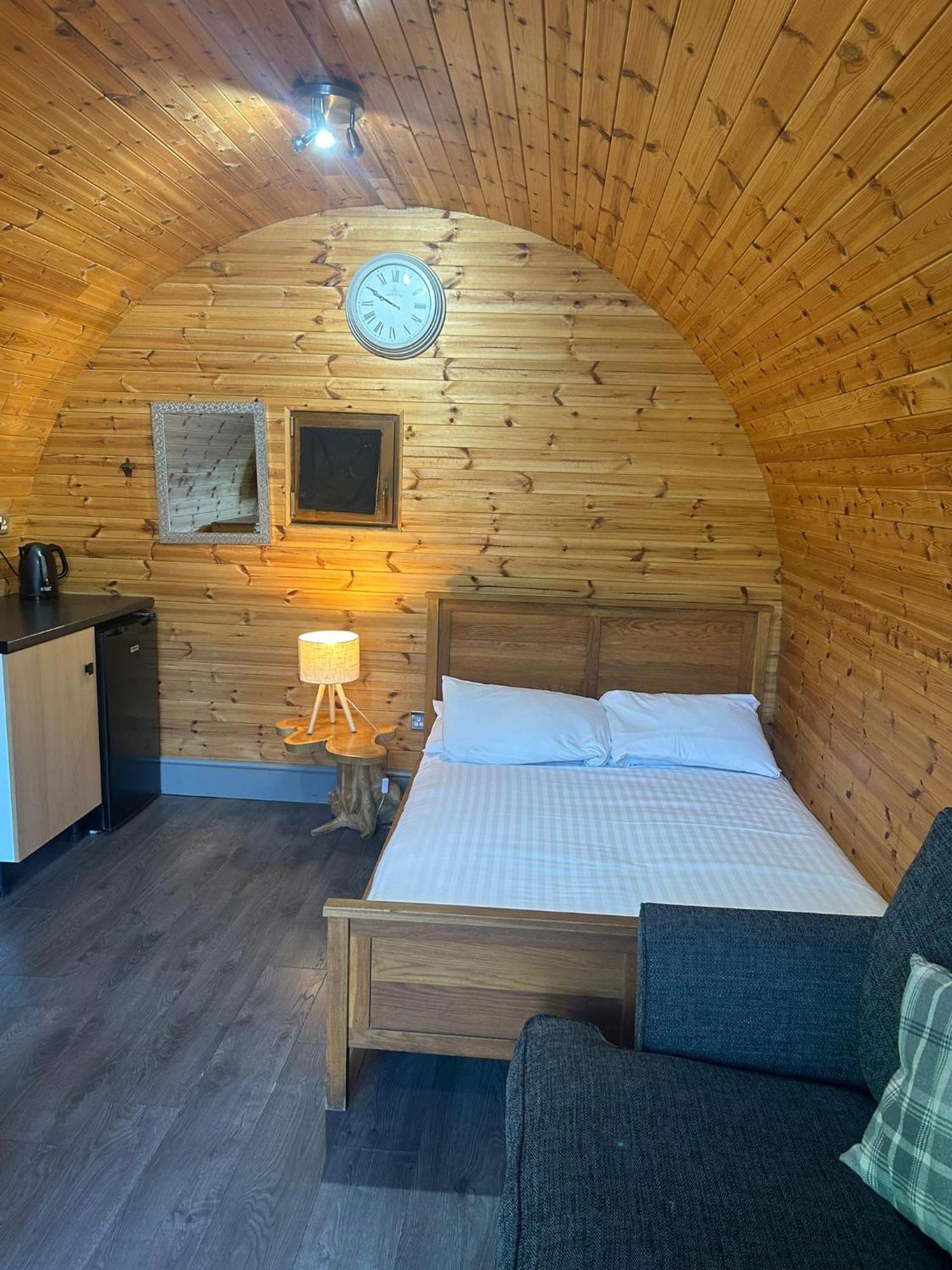 Original Glamping Pod With Hot Tub Hotell Frodsham Eksteriør bilde